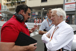 Alfonso de Orléans-Borbón, Racing Engineering, speaks with Charlie Whiting, Race Director, FIA