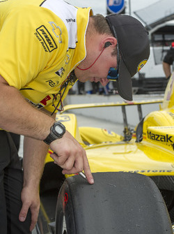 Helio Castroneves crewman, Team Penske Chevrolet