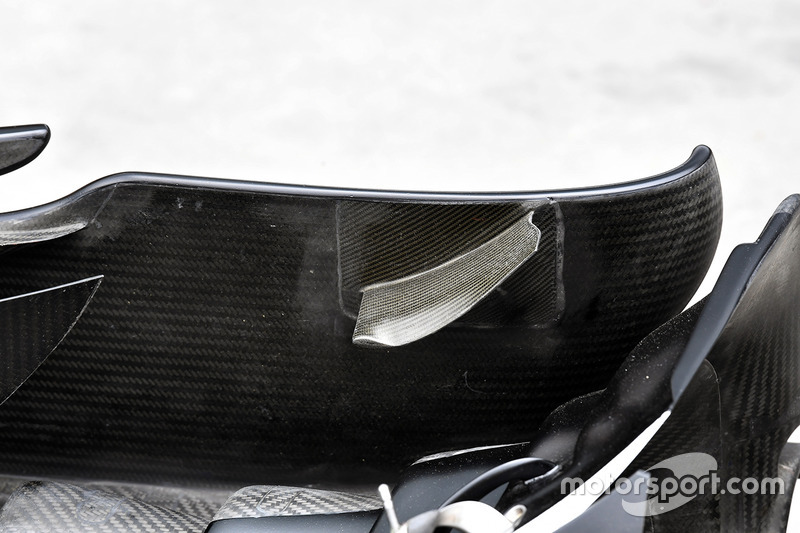 Mercedes-Benz F1 W08 ön kanat detay