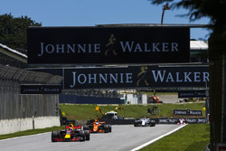 Макс Ферстаппен, Red Bull Racing RB13,Фернандо Алонсо, McLaren MCL32, Феліпе Масса, Williams FW40