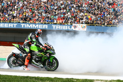 Yarış galibi Tom Sykes, Kawasaki Racing