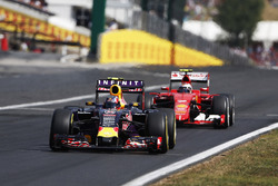 Daniil Kvyat, Red Bull Racing RB11, Kimi Raikkonen, Ferrari SF-15T