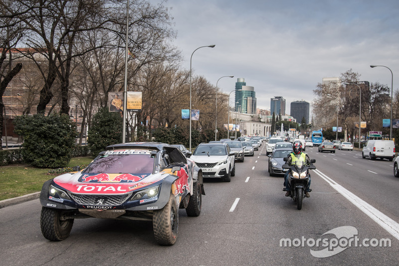 Carlos Sainz, Lucas Cruz, Peugeot Sport in the streets of Madrid
