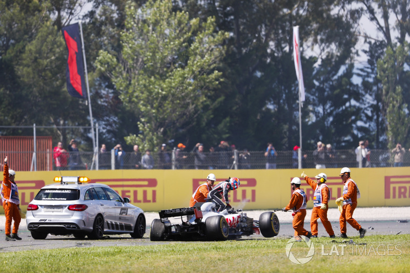 После аварии: Ромен Грожан, Haas F1 Team VF-18