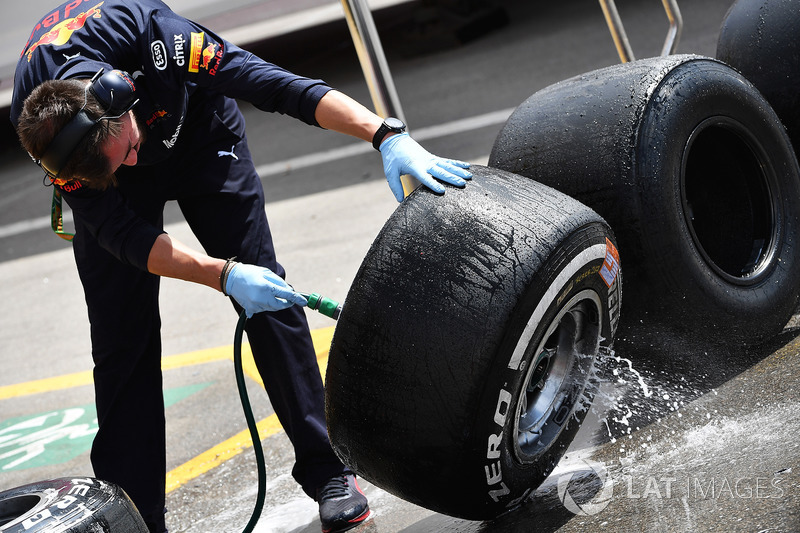 Red Bull Racing mechanic washes Pirelli tyres