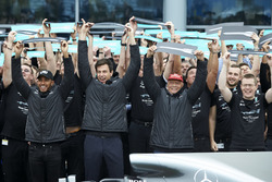 Льюіс Хемілтон, Mercedes AMG F1, керівник Mercedes AMG F1 Тото Вольфф, невиконавчий директор Mercede