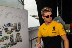 Nico Hulkenberg, Renault Sport F1 Team and autograph board