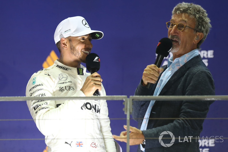 Podium: le vainqueur Lewis Hamilton, Mercedes AMG F1, Eddie Jordan, Channel 4 F1 TV sur le podium