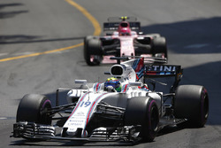 Felipe Massa, Williams FW40; Esteban Ocon, Sahara Force India F1 VJM10