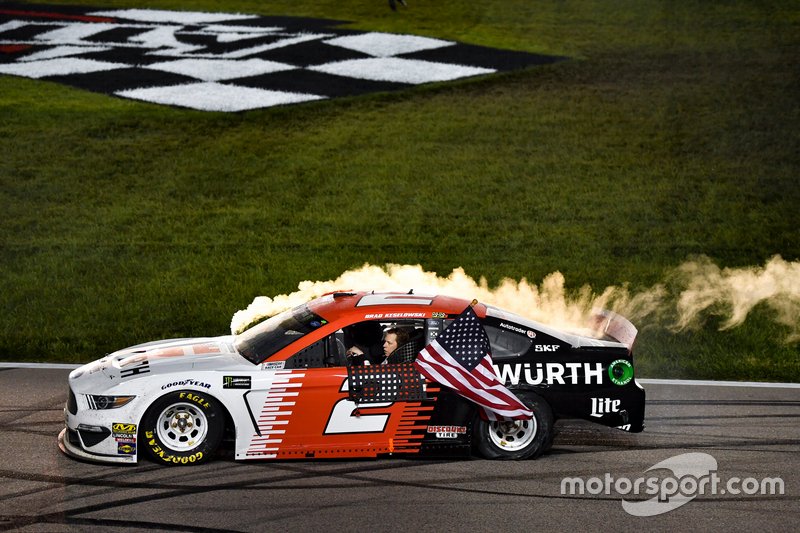 Race Winner Brad Keselowski, Team Penske, Ford Mustang Wurth