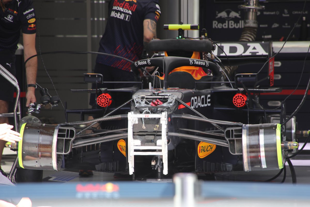 Red Bull RB16B dettaglio del cestello anteriore di Perez che è rimasto chiuso