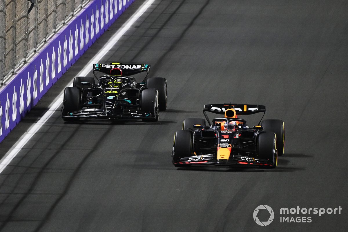 Max Verstappen, Red Bull Racing RB19, Lewis Hamilton, Mercedes F1 W14