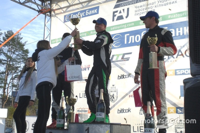 Подіум GT Open2: Владислав Феоктистов, Ігор Скуз, Андрій Скуз