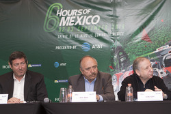 (izq-der) Gerard Neveu, CEO WEC; José Abed Vicepresidente de FIA México; Jean Todt Presidente de FIA