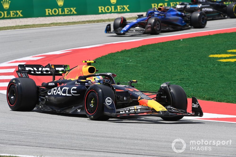 Sergio Pérez, Red Bull Racing RB19, Logan Sargeant, Williams FW45