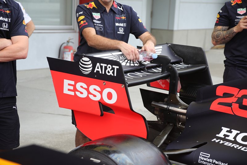 Red Bull Racing RB15, dettaglio dell'ala posteriore scarica