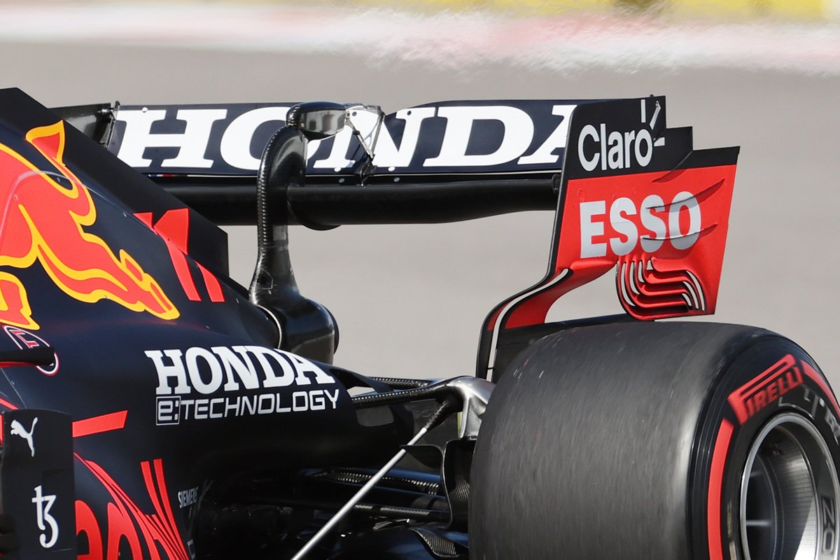Red Bull RB16B, dettaglio dell'ala posteriore di Sochi