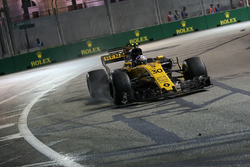 Jolyon Palmer, Renault Sport F1 Team RS17 lastiklerini kilitliyor