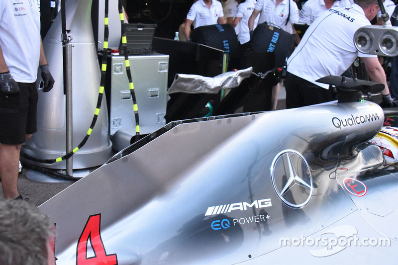 Mercedes AMG F1 W09 motorkap