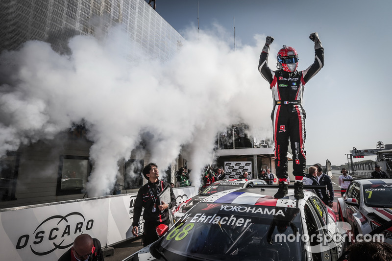 Il vincitore della gara Yann Ehrlacher, ALL-INKL.COM Münnich Motorsport Honda Civic Type R TCR