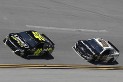 Jimmie Johnson, Hendrick Motorsports, Chevrolet Camaro Lowe's for Pros Aric Almirola, Stewart-Haas Racing, Ford Fusion Smithfield