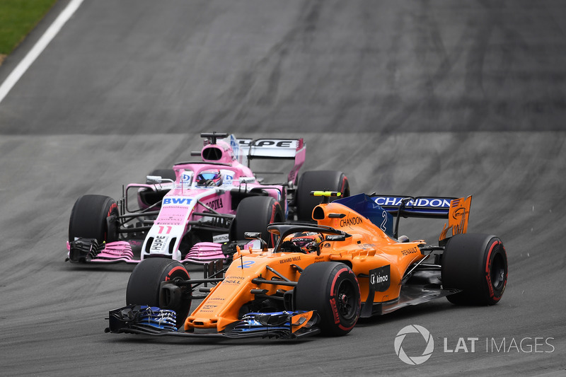 Stoffel Vandoorne, McLaren MCL33 and Sergio Perez, Force India VJM11