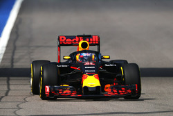 Daniel Ricciardo, Red Bull Racing RB12 with the aeroscreen
