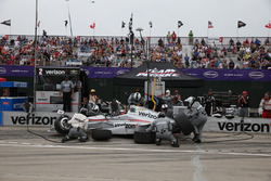 Juan Pablo Montoya, Team Penske Chevrolet pit stop