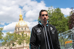 Sébastien Buemi, Renault e.Dams, walking the track