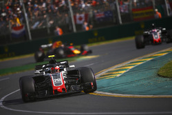 Kevin Magnussen, Haas F1 Team VF-18 Ferrari, Romain Grosjean, Haas F1 Team VF-18 Ferrari, Daniel Ricciardo, Red Bull Racing RB14 Tag Heuer