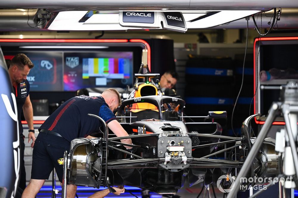 Red Bull Racing RB19 detalle de panel frontal y el eje delantero