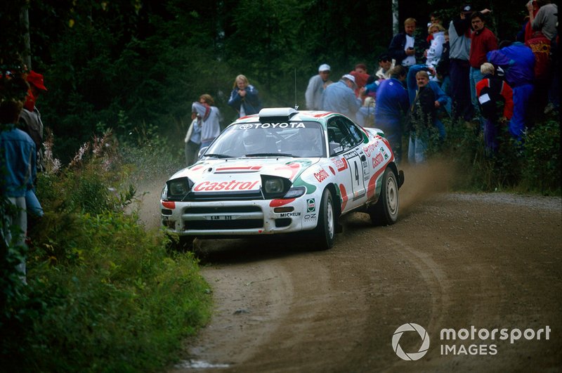 Juha Kankkunen, Denis Giraudet, Toyota Celica Turbo 4WD, saat turun di Reli Finlandia 1993.