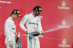 Podium: Nico Rosberg en Lewis Hamilton, Mercedes AMG F1