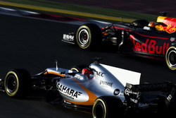 Esteban Ocon, Force India VJM10, and Max Verstappen, Red Bull Racing RB13