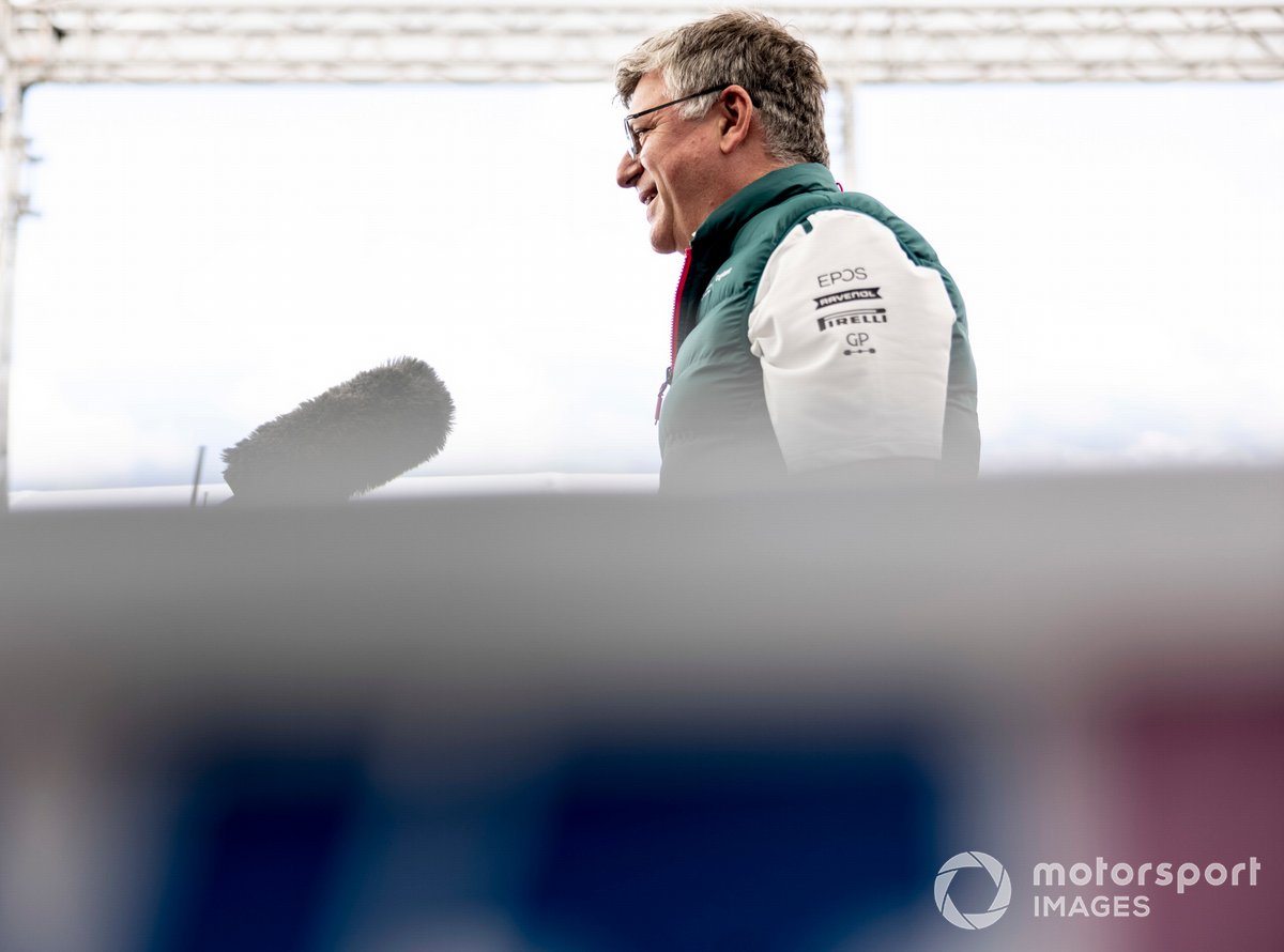 Otmar Szafnauer, jefe de Aston Martin en la F1, es entrevistado.