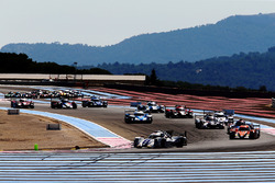 Старт. Впереди #21 Dragonspeed, Oreca 07 - Gibson: Николя Ляпьер, Бен Хенли, Хенрик Хедман