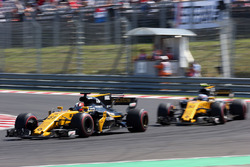 Nico Hulkenberg, Renault Sport F1 Team RS17 y Jolyon Palmer, Renault Sport F1 Team RS17