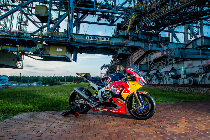 Das Bike von Stefan Bradl, Honda World Superbike Team am F60 Bagger