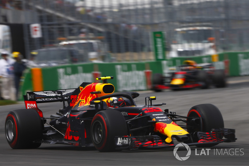 Max Verstappen, Red Bull Racing RB14, precede Daniel Ricciardo, Red Bull Racing RB14