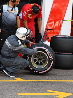 Ferrari ve Pirelli mühendisleri