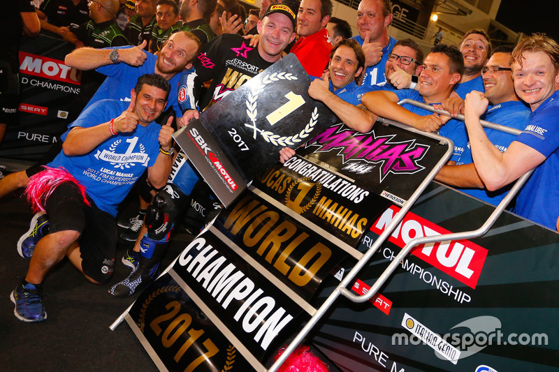 Lucas Mahias, GRT Yamaha Official WorldSSP Team celebra su campeonato