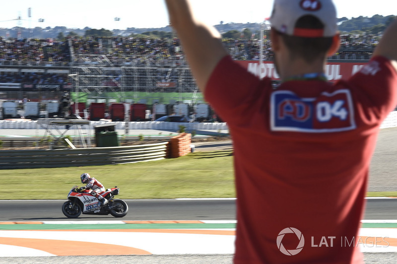 Сход: Андреа Довициозо, Ducati Team