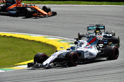 Lewis Hamilton, Mercedes-Benz F1 W08 battles with Felipe Massa, Williams FW40