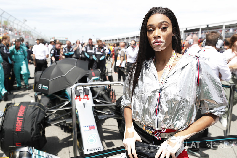 Model Winnie Harlow on the grid