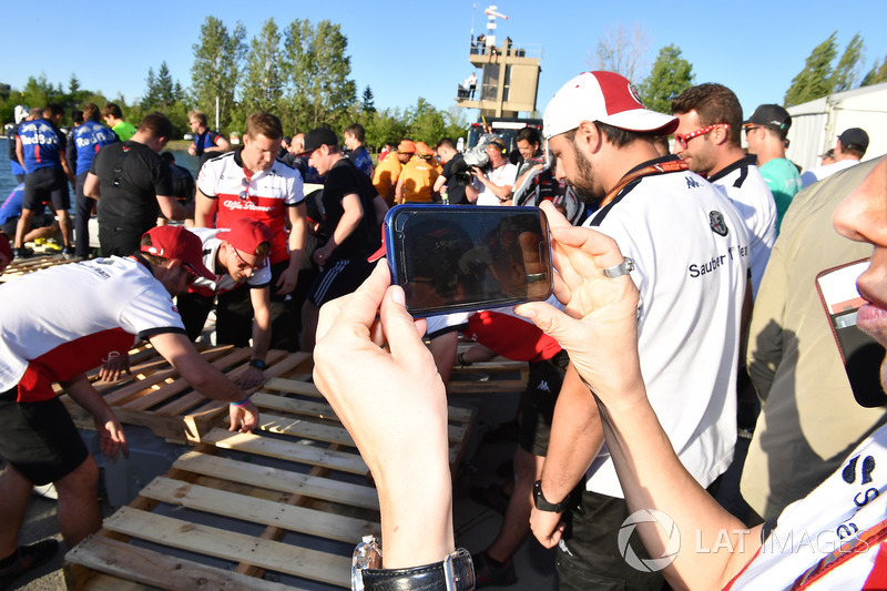 Sauber у перегонах на плотах