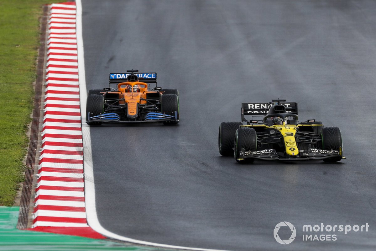 Daniel Ricciardo, Renault F1 Team R.S.20, Carlos Sainz Jr., McLaren MCL35