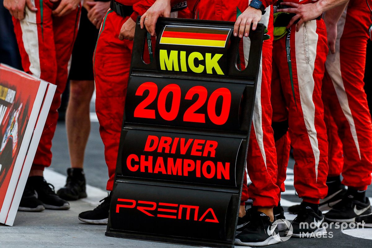 F2 Champion Mick Schumacher, Prema Racing melakukan perayaan di Parc Ferme