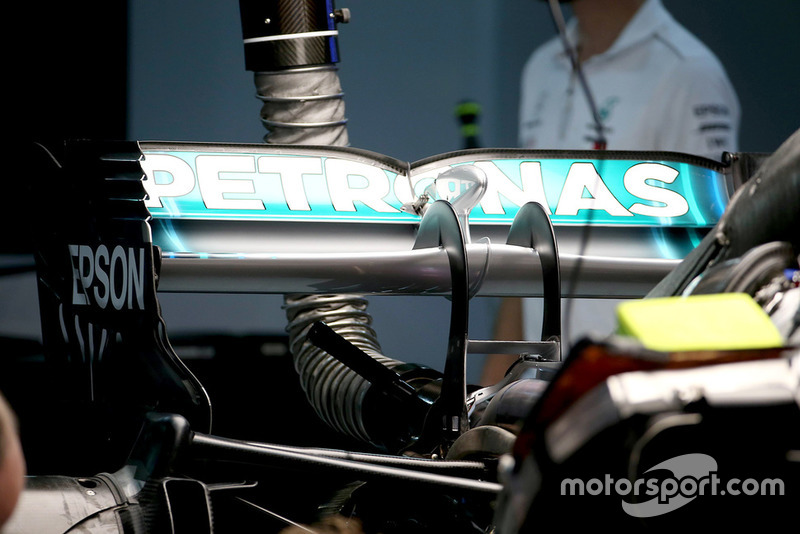 Заднє антикрило Mercedes AMG F1 W09