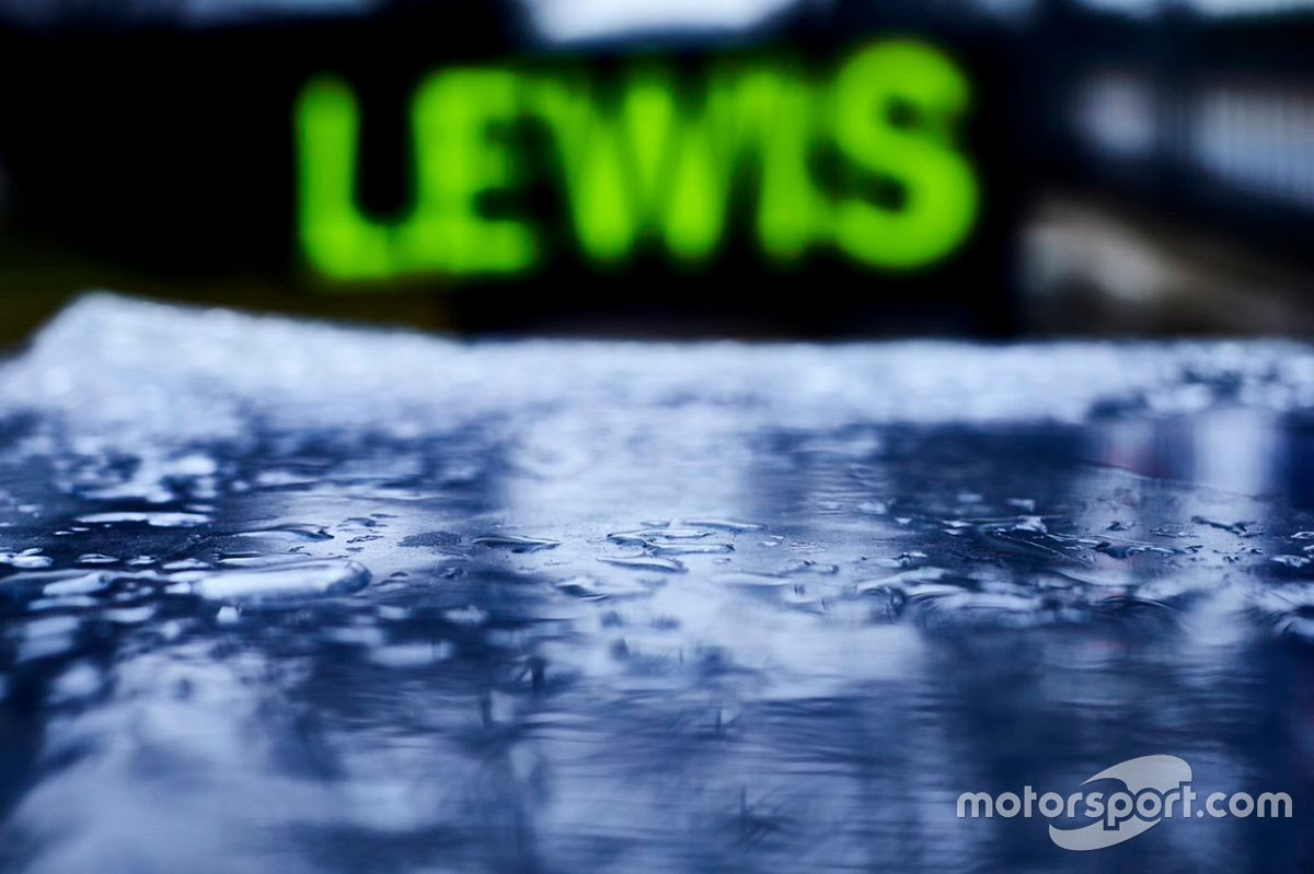 Pit board di Lewis Hamilton, Mercedes AMG