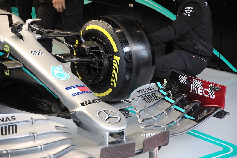 Mercedes AMG F1 W11, dettaglio della strumentazione per misurare la flessione dell'ala anteriore